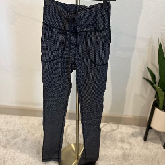 Lululemon Skinny Will Pant | Size 4 | High Rise | Pockets | GREAT Condition - Picture 2 of 6